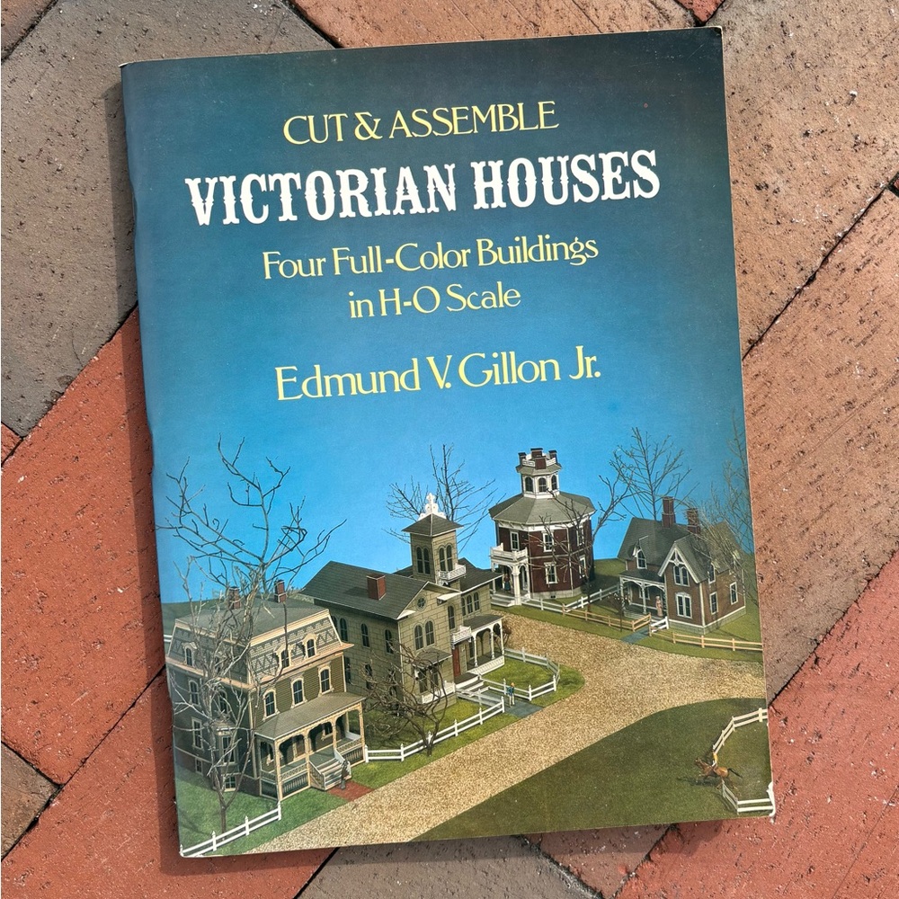 1979 DIY Victorian Houses Architecture Cut & Assemble Octagon House Crafts